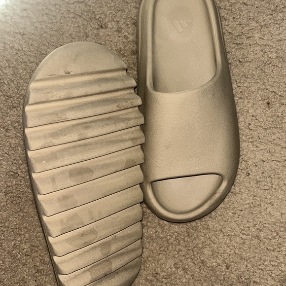 Yeezy slides - Picture 3 of 4